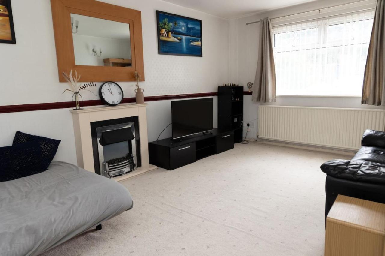 3 Bed Home Sleeps 8 People Located 1 Min From Train Stop - Otley Terrace オールダム エクステリア 写真