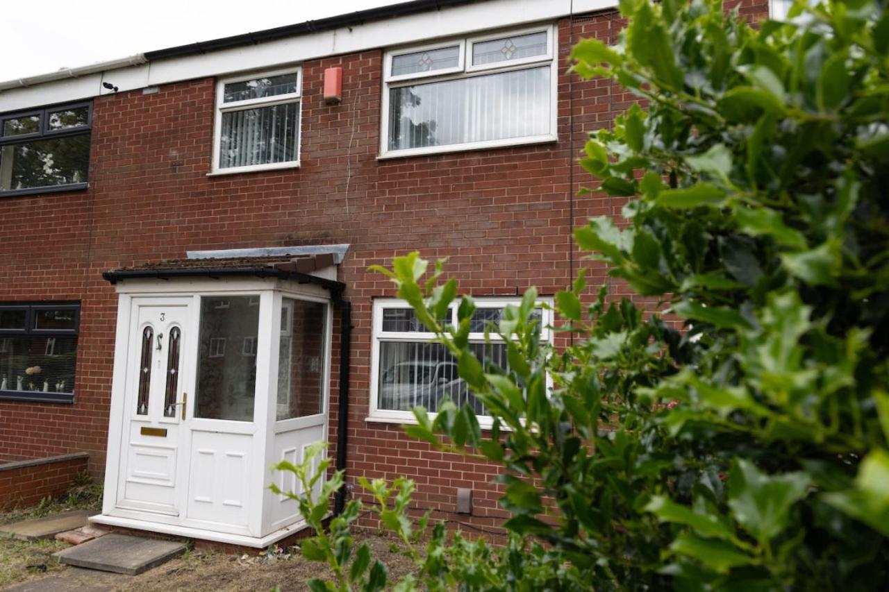 3 Bed Home Sleeps 8 People Located 1 Min From Train Stop - Otley Terrace オールダム エクステリア 写真