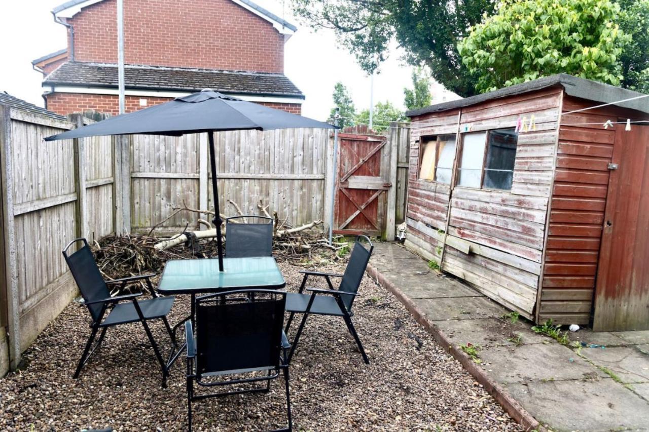 3 Bed Home Sleeps 8 People Located 1 Min From Train Stop - Otley Terrace オールダム エクステリア 写真