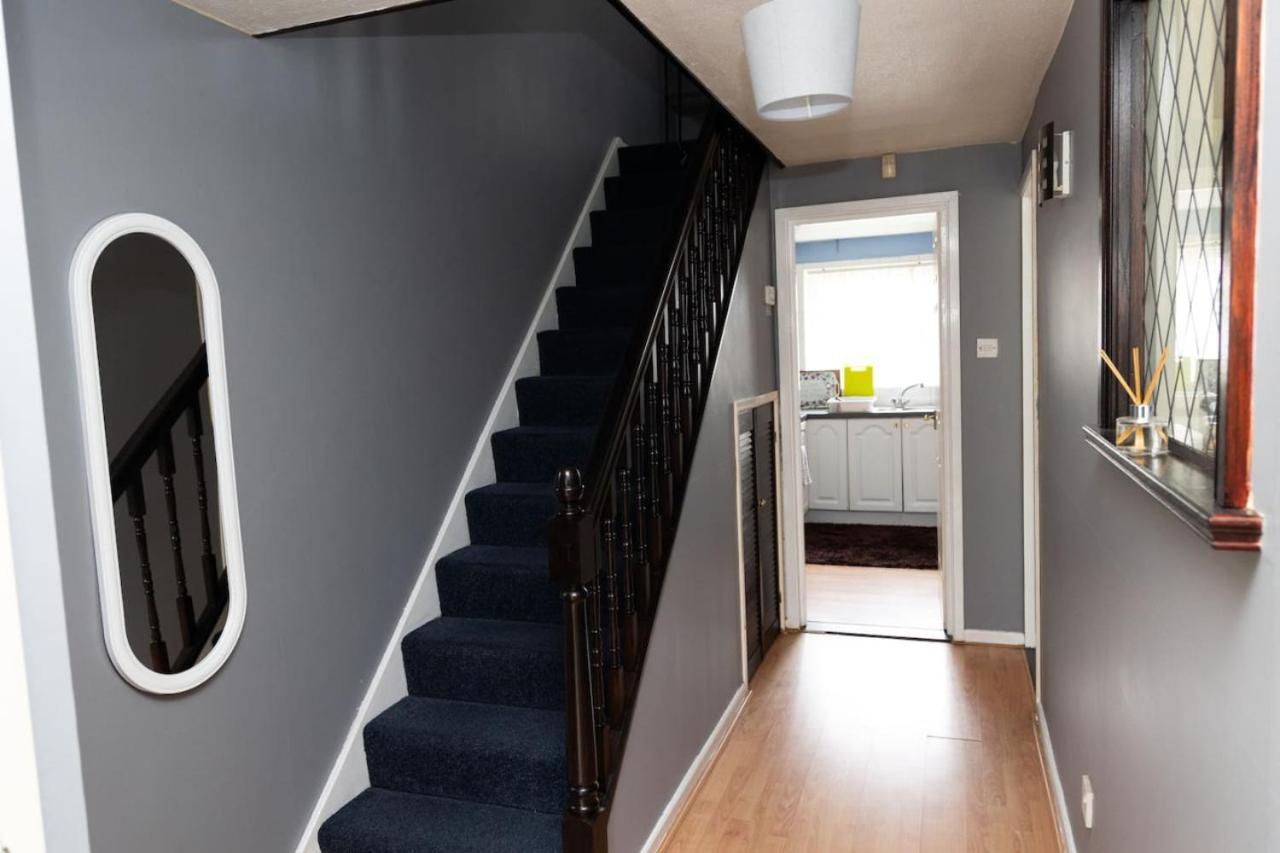 3 Bed Home Sleeps 8 People Located 1 Min From Train Stop - Otley Terrace オールダム エクステリア 写真