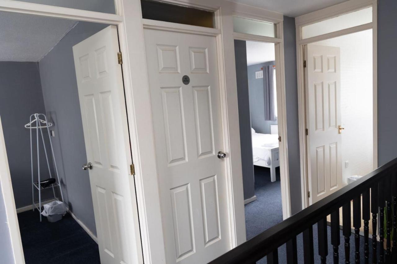 3 Bed Home Sleeps 8 People Located 1 Min From Train Stop - Otley Terrace オールダム エクステリア 写真