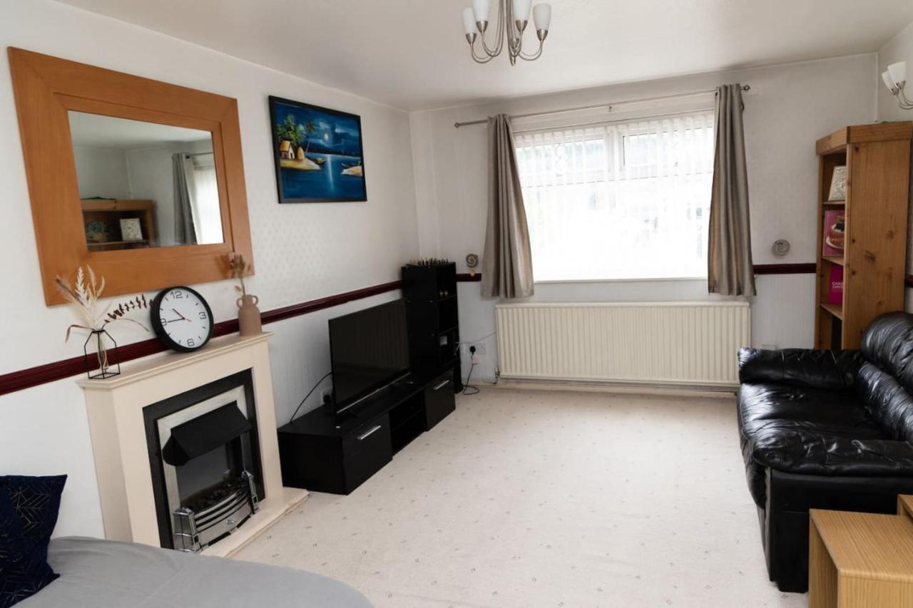 3 Bed Home Sleeps 8 People Located 1 Min From Train Stop - Otley Terrace オールダム エクステリア 写真