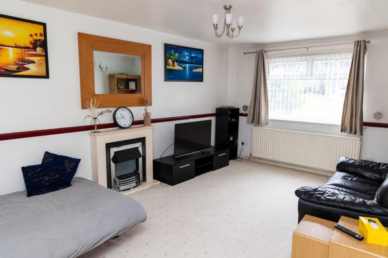 3 Bed Home Sleeps 8 People Located 1 Min From Train Stop - Otley Terrace オールダム エクステリア 写真